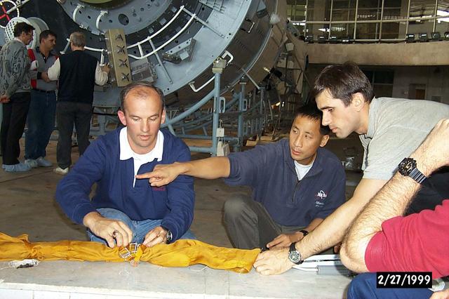 99-E-14662 (27 February 1999)--- From the left, astronauts Jeffrey N. Williams and Edward T. Lu, along with cosmonaut Yuri I. Malenchenko, familiarize themselves with training hardware at the Hydrolab facility in Star City, Russia. The three mission specialists, along with other members of their seven person crew, are currently training at the Gagarin Cosmonaut Training Center for next year's scheduled STS-101 mission to the International Space Station (ISS). Editor's Note: Since this photograph was taken, changes in crew personnel have been made. Cosmonauts Yuri I. Malenchenko and Boris V. Morukov, along with astronaut Edward T. Lu were moved to STS-106. Astronauts James S. Voss and Susan J. Helms, and cosmonaut Yury V. Usachev were added to the STS-101 crew. Malenchenko, Morukov and Usachev all represent the Russian Space Agency (RSA).