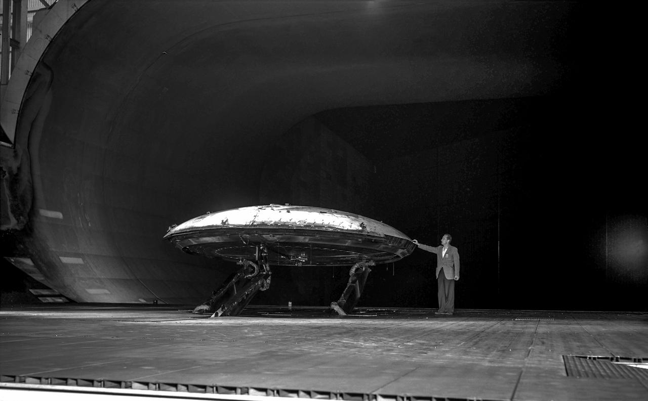 Rear view of the Avrocar without the tail, with ground board and variable height struts. The air force wanted to test the design of a flying saucer with vertical takeoff and landing capability. The design proved unstable without the tail.