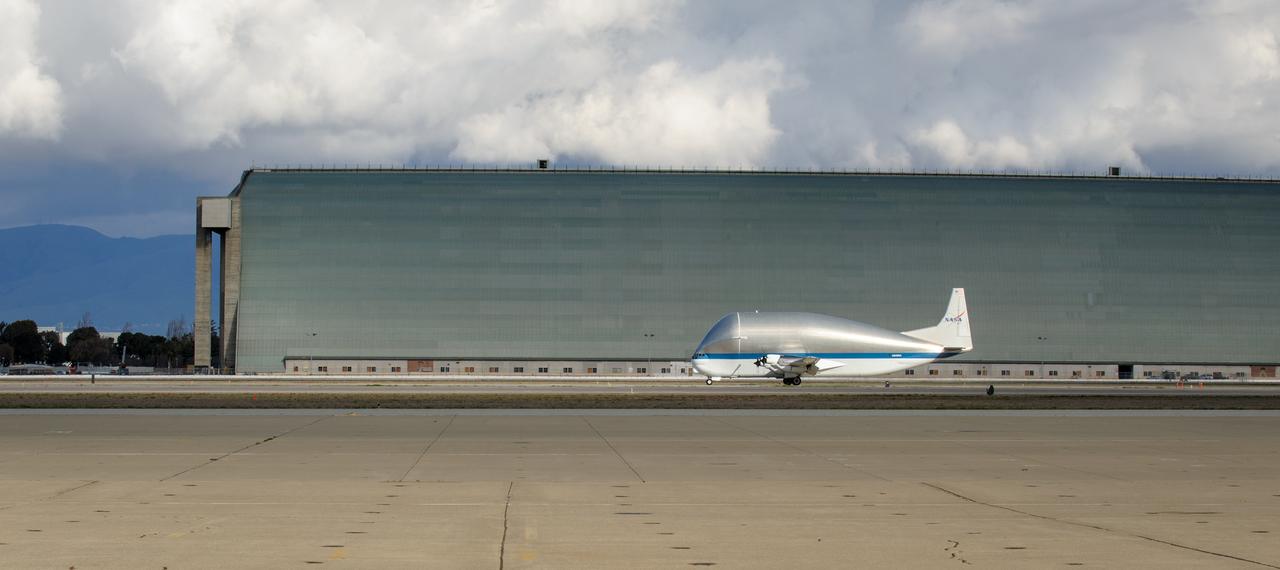 NASA N941NA taxies in front of Hangar 2 at Moffett Field.