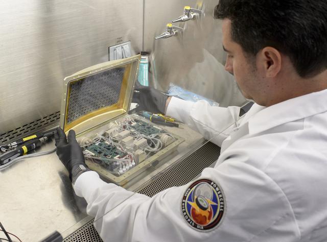 NASA image: EuCROPIS EVT-2 Power Cell in N-239 Lab