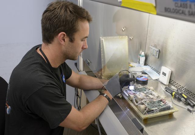 NASA image: EuCROPIS EVT-2 Power Cell in N-239 Lab