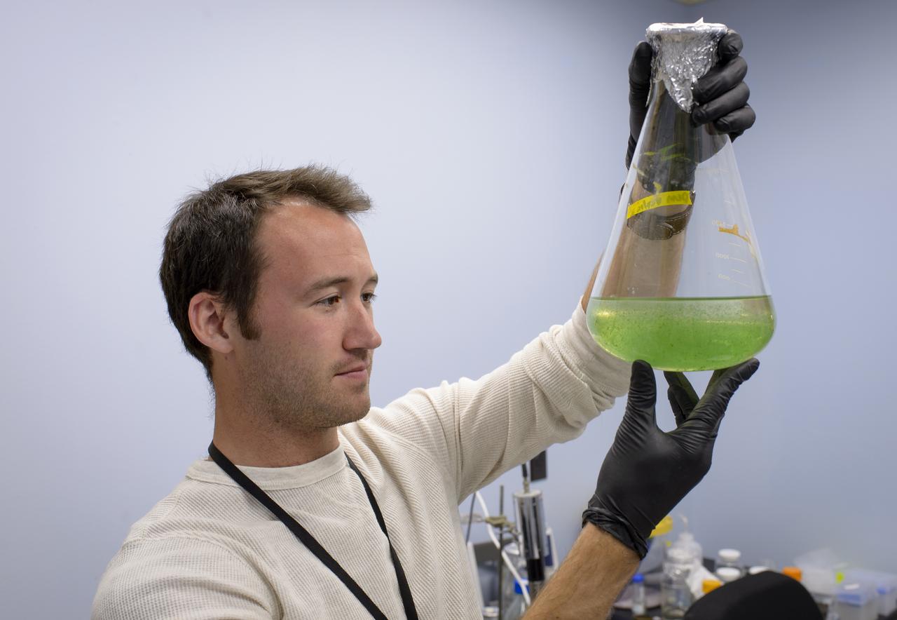 EuCROPIS EVT-2 Power Cell in N-239 Lab Griffin McCutcheon with flask of Anabaena culture