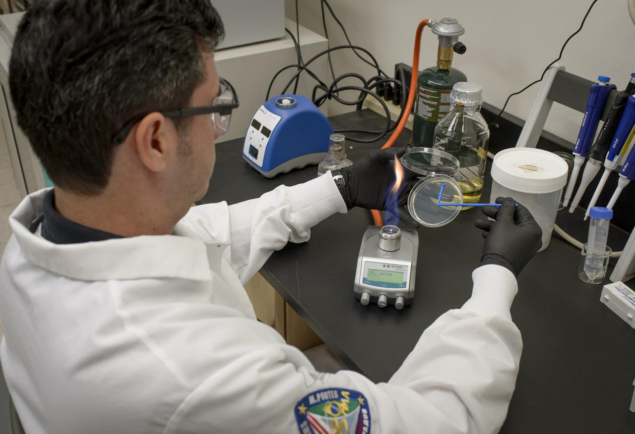 EuCROPIS EVT-2 Power Cell in N-239 Lab, Ivan Paulino-Lima with Petri dish and burner