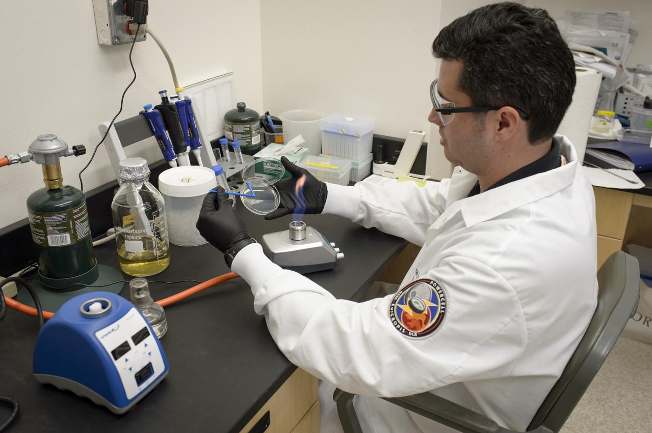 EuCROPIS EVT-2 Power Cell in N-239 Lab, Ivan Paulino-Lima with Petri dish and burner