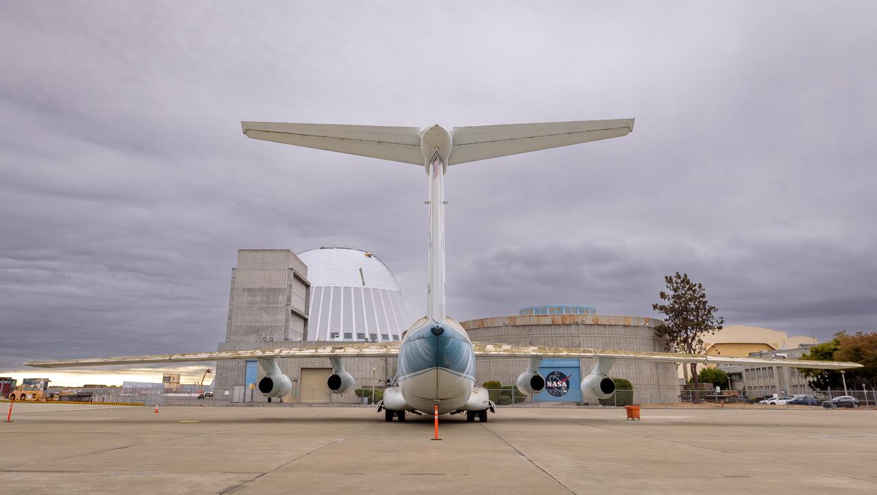 Rear view of the modified C-141 Kuiper Airborne Observatory, (KAO) (NASA-714), on the N211 apron at Moffett Field, California.