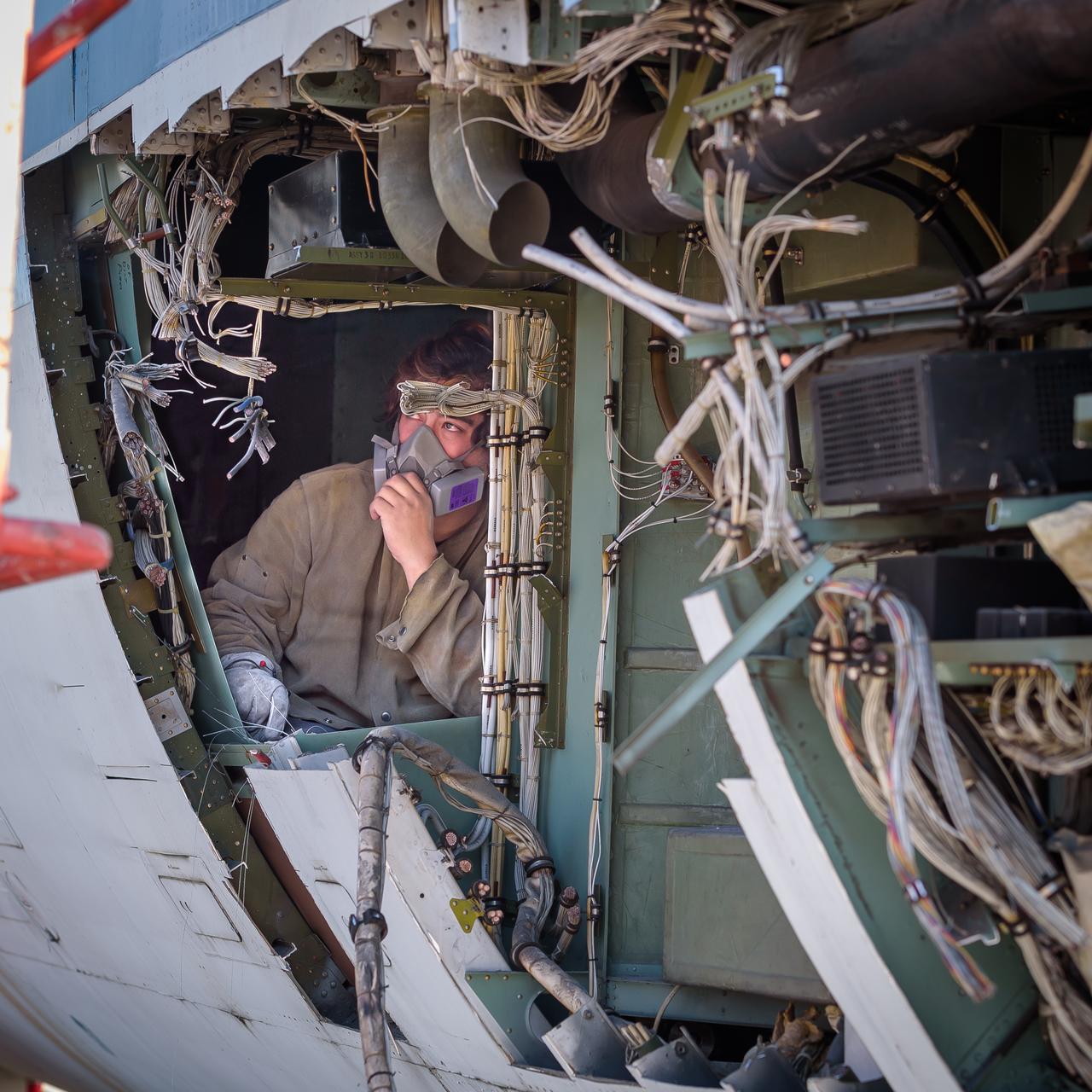 Cables in the modified C-141 Kuiper Airborne Observatory, (KAO) (NASA-714), severed prior to removing the cockpit on the N211 apron at Moffett Field, California.
