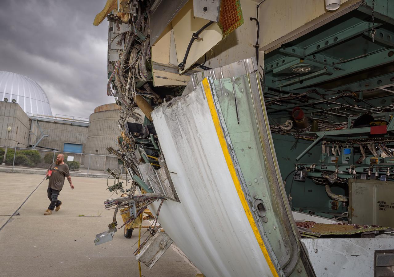 Cables in the modified C-141 Kuiper Airborne Observatory, (KAO) (NASA-714), severed prior to removing the cockpit on the N211 apron at Moffett Field, California.
