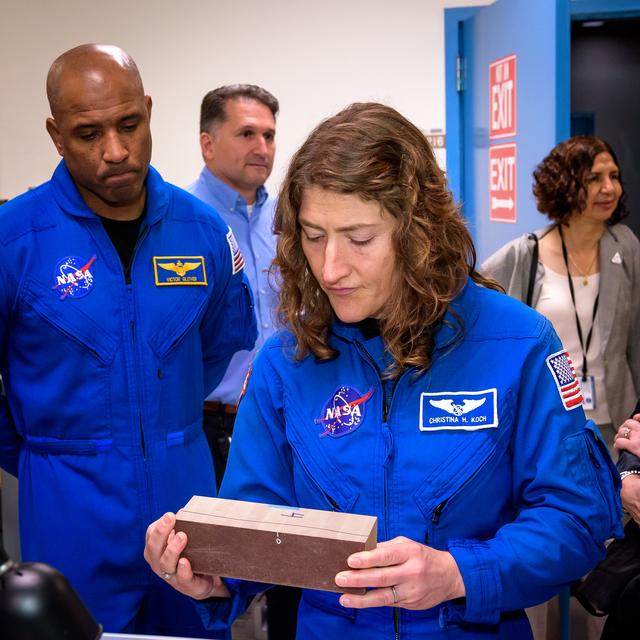 NASA image: Orion Astronauts Visit Ames Entry Systems and Technology Divisio