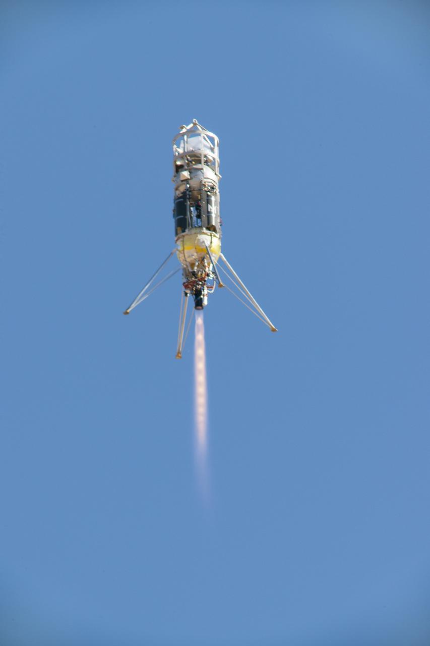 Masten rocket, Xodiac, launches out of Mojave Air and Space Port carrying JHU APL electromagnetic field measurement experiment.