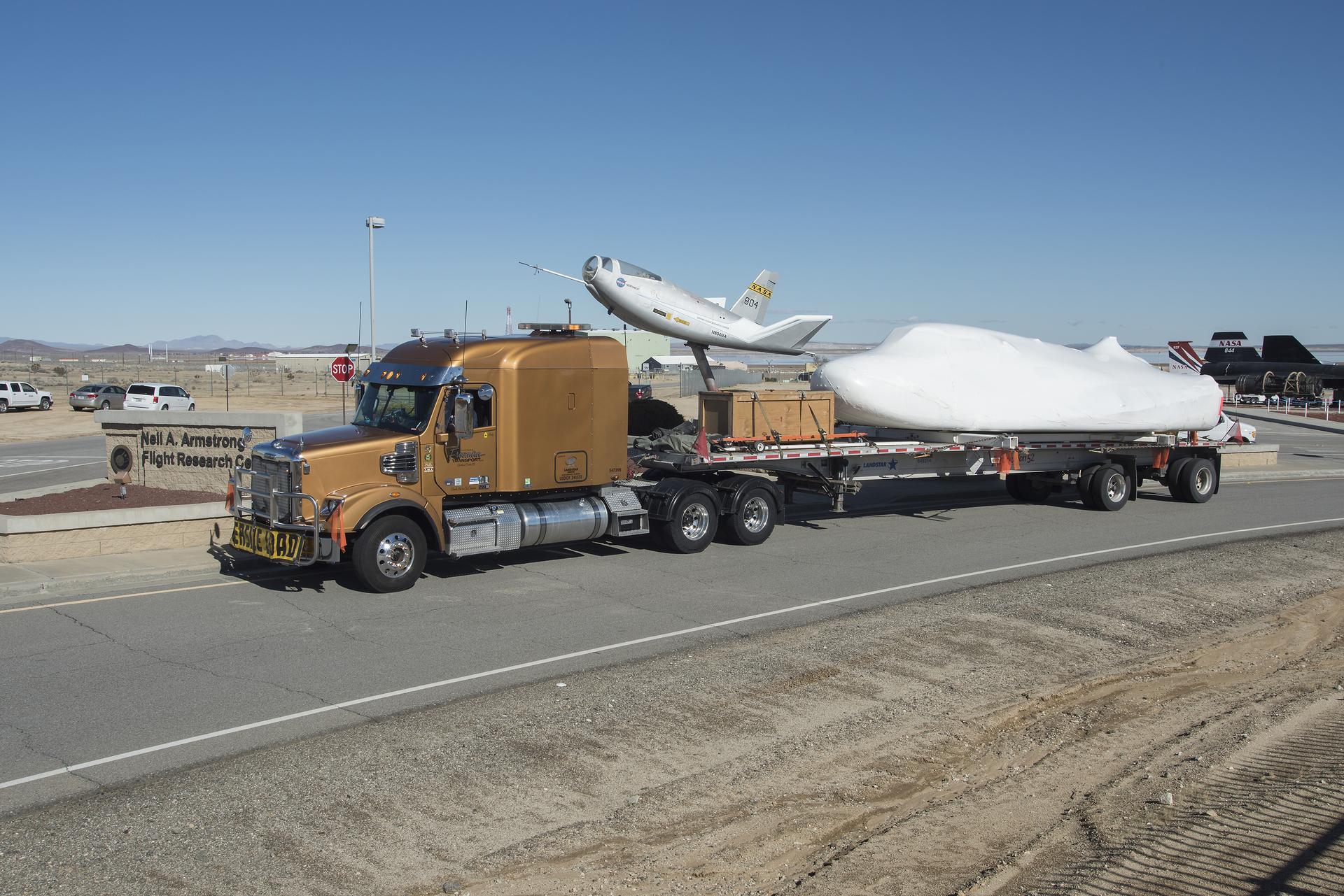 SNC delivers Dream Chaser to NASA Armstrong posing it with the HL-10 lifting body flown the 1960s