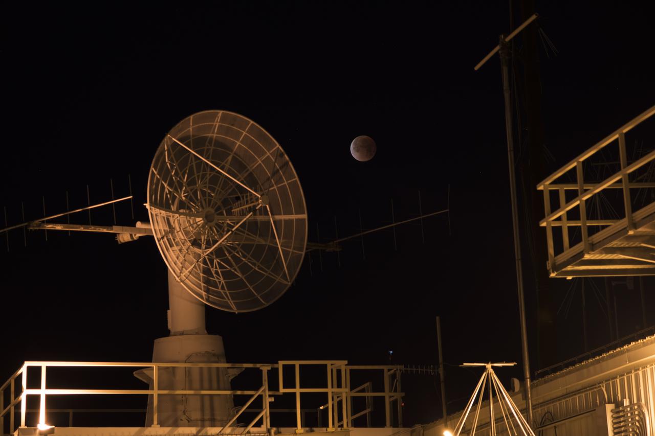 California’s NASA Armstrong Flight Research Center’s photographer Carla Thomas takes photos on January 31 of the rare opportunity to capture a supermoon, a blue moon and a lunar eclipse at the same time. A supermoon occurs when the Moon is closer to Earth in its orbit and appearing 14 percent brighter than usual. As the second full moon of the month, this moon is also commonly known as a blue moon, though it will not be blue in appearance. The super blue moon passed through Earth’s shadow and took on a reddish tint, known as a blood moon. This total lunar eclipse occurs when the Sun, Earth, and a full moon form a near-perfect lineup in space. The Moon passes directly behind the Earth into its umbra (shadow).