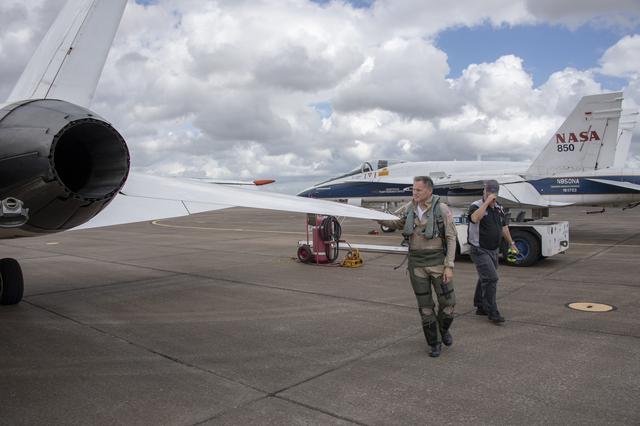 NASA image: NASA F/A-18 Prepares for Supersonic Research Flight