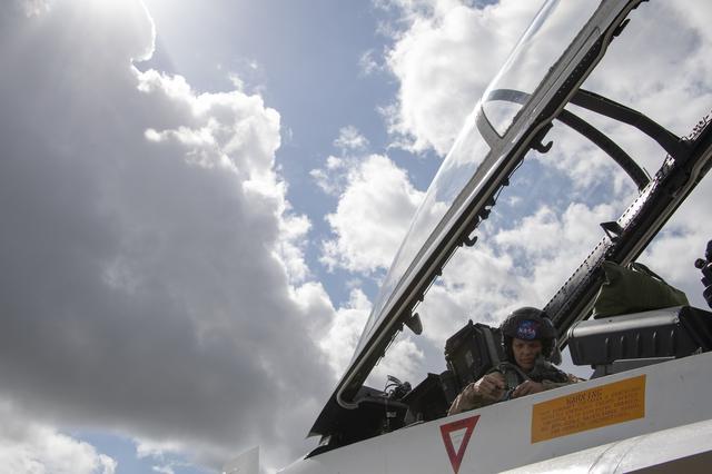 NASA image: NASA F/A-18 Prepares for Supersonic Research Flight
