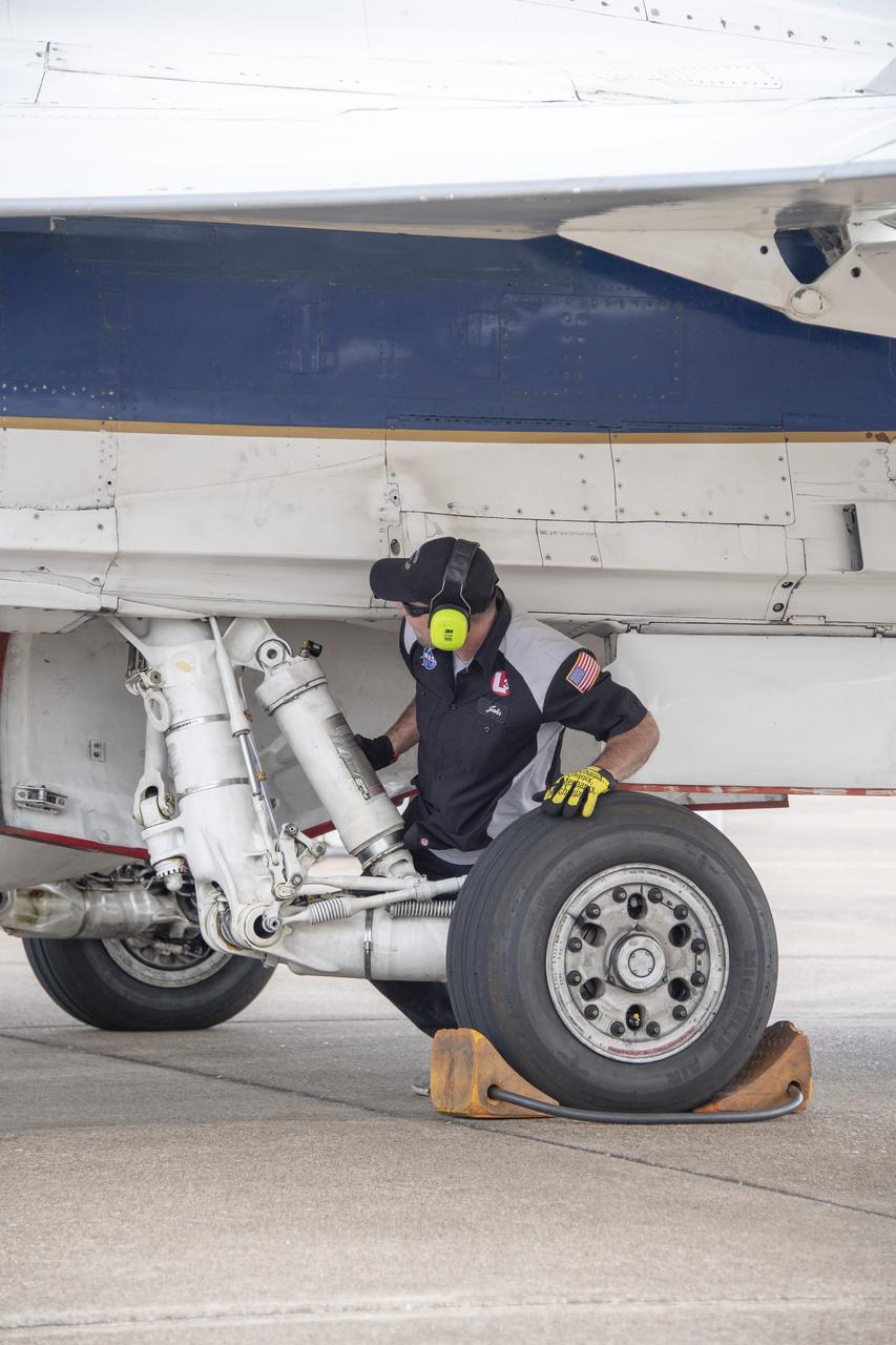 NASA ground and maintenance crews prepare the F/A-18 research aircraft for a supersonic research flight off the coast of Galveston, Texas in support of the QSF18 flight campaign. These crews are vital to making sure the aircraft is ready to operate safely and efficiently for NASA’s research.