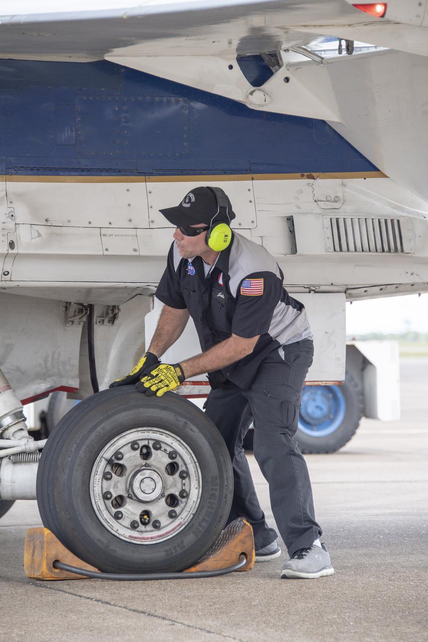 NASA ground and maintenance crews prepare the F/A-18 research aircraft for a supersonic research flight off the coast of Galveston, Texas in support of the QSF18 flight campaign. These crews are vital to making sure the aircraft is ready to operate safely and efficiently for NASA’s research.