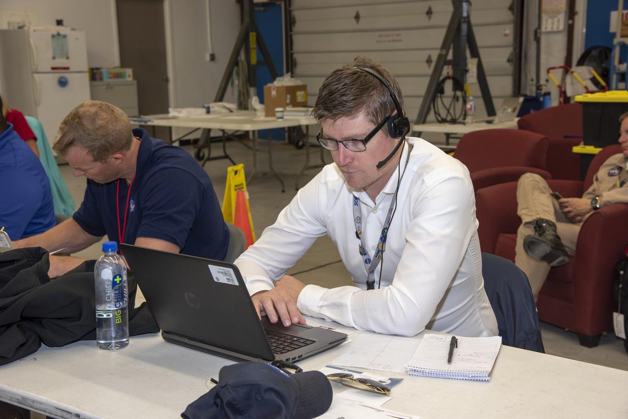 NASA mission controllers, engineers, pilots and communications specialists in the mission control room monitor the supersonic research flight off the coast of Galveston, as part of the QSF18 flight series. The flight operations crew tracks the status of the flights, maintains communications with the aircraft, communicates with U.S. Coast Guard, and coordinates community feedback data.