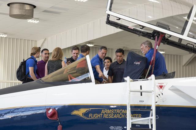 NASA image: 2017 Astronauts Tour Hangar at Armstrong Flight Research Center