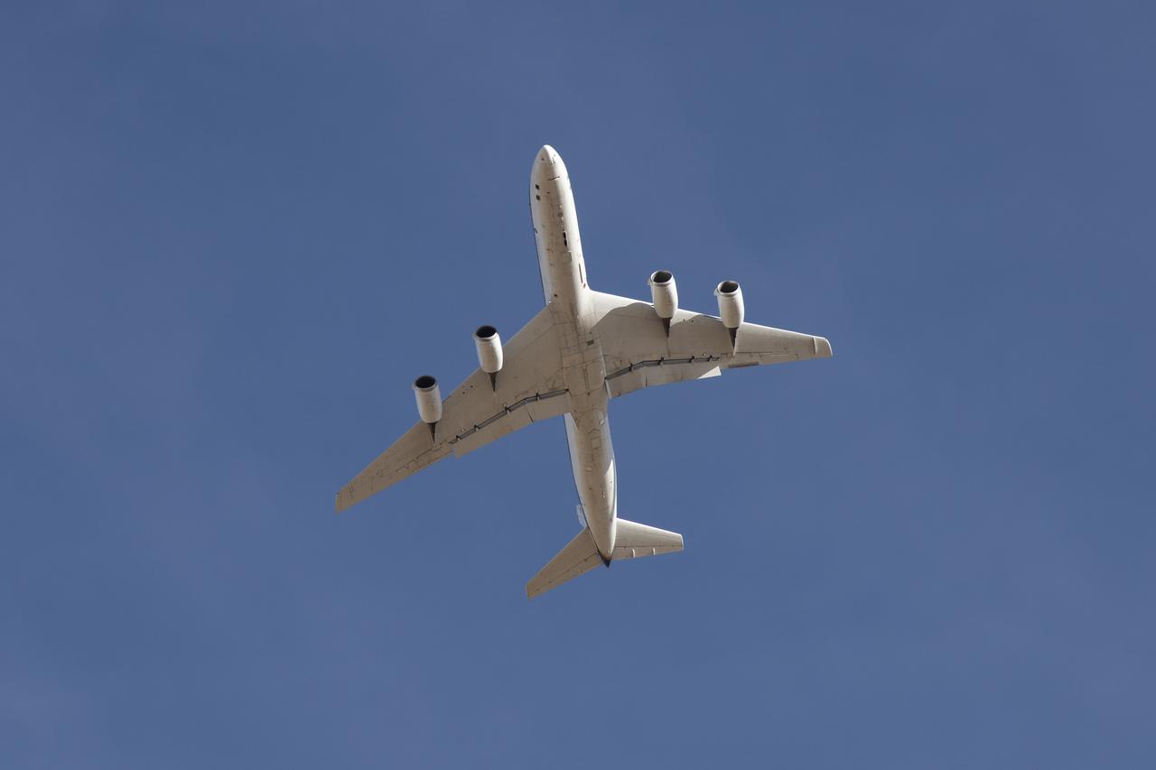 DC-8 lifts off from Air Force Plant 42 in Palmdale, Calif.