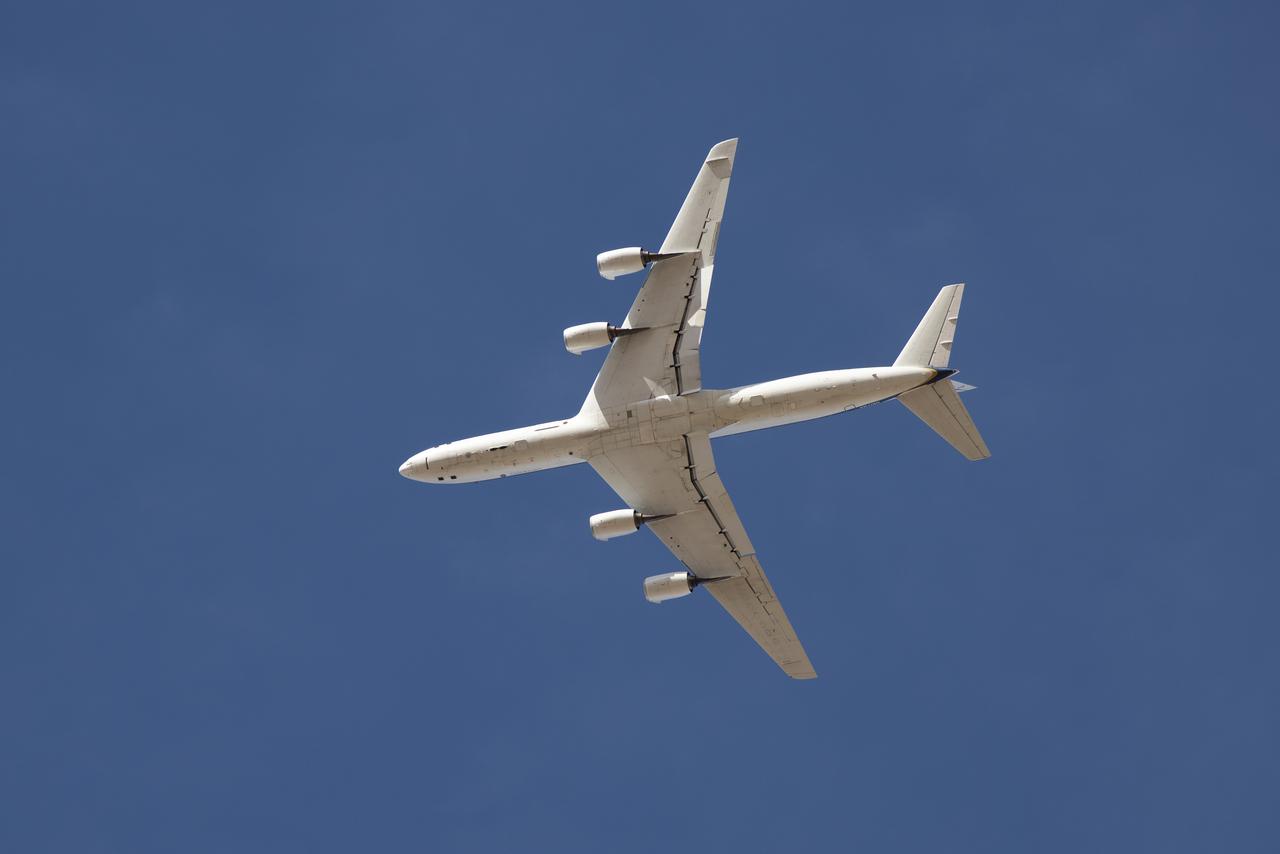 DC-8 lifts off from Air Force Plant 42 in Palmdale, Calif.