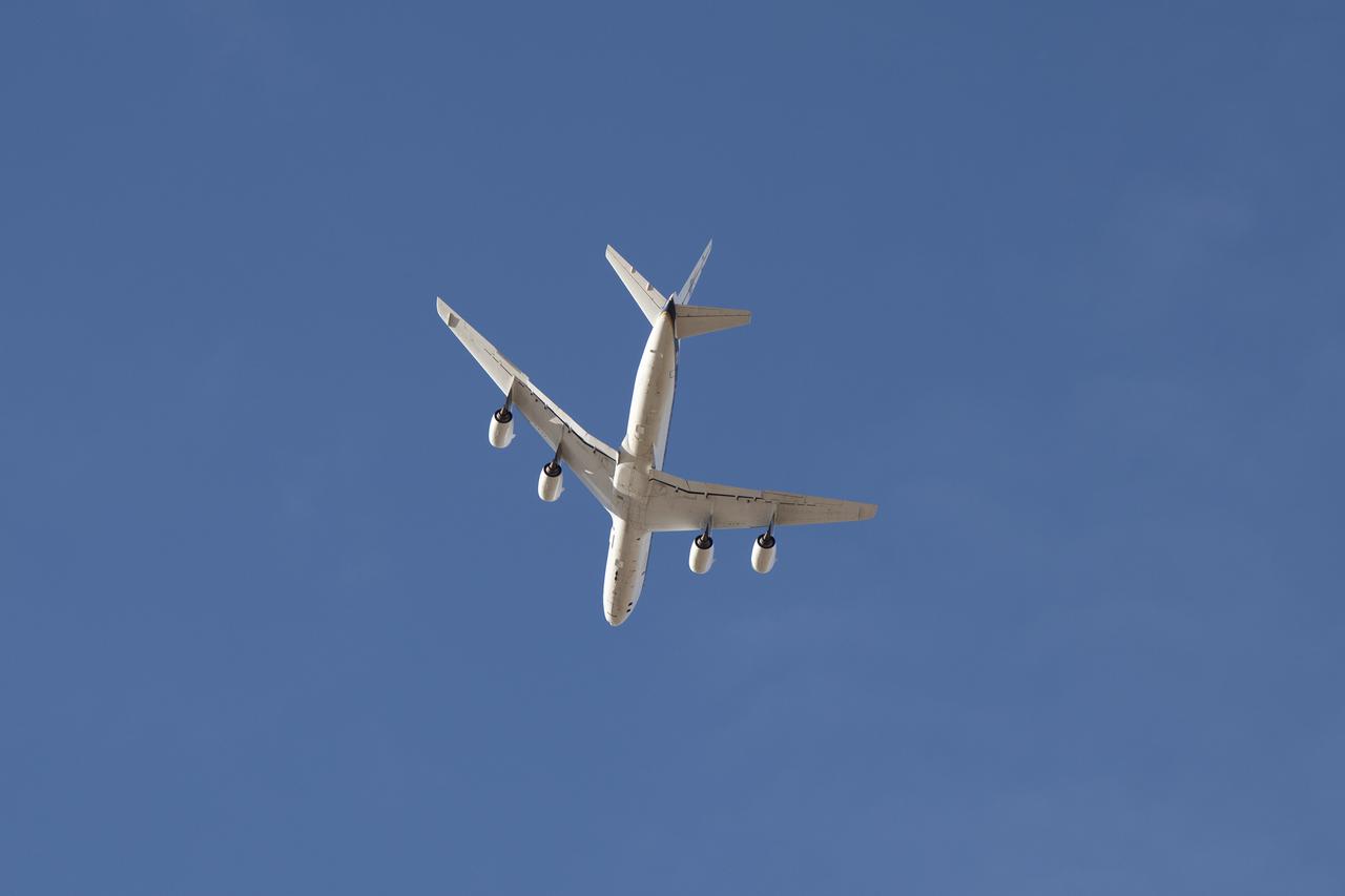 DC-8 lifts off from Air Force Plant 42 in Palmdale, Calif.