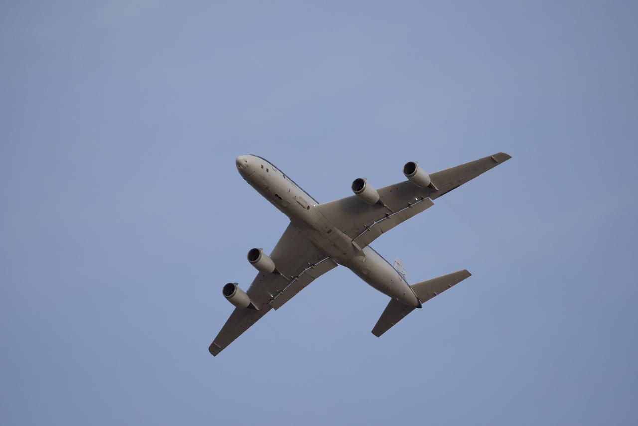 DC-8 lifts off from Air Force Plant 42 in Palmdale, Calif.
