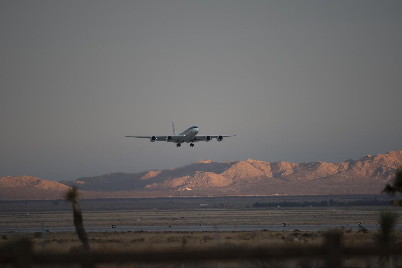 DC-8 lifts off from Air Force Plant 42 in Palmdale, Calif., at sunset.