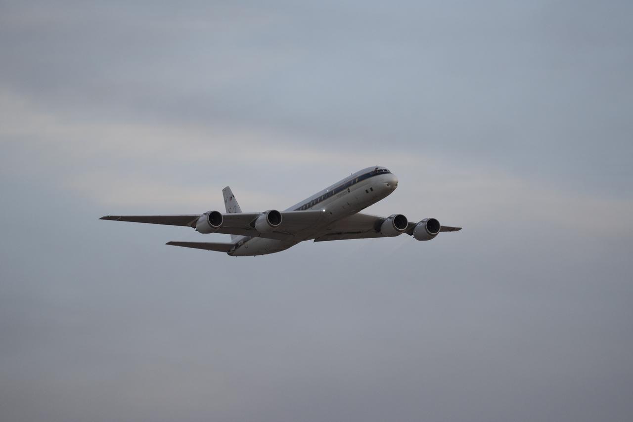 DC-8 lifts off from Air Force Plant 42 in Palmdale, Calif., at sunset.