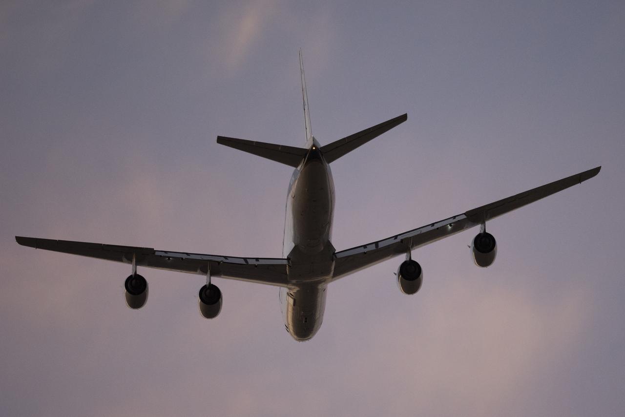 DC-8 lifts off from Air Force Plant 42 in Palmdale, Calif., at sunset.