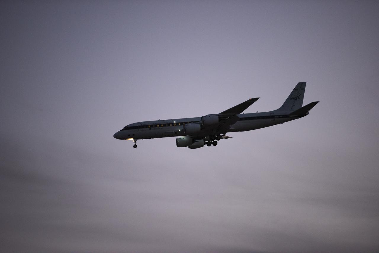 DC-8 lifts off from Air Force Plant 42 in Palmdale, Calif., at sunset.