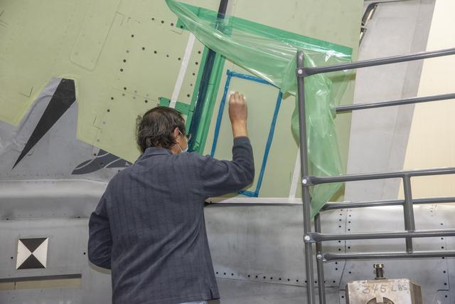 NASA image: Title: NAVAIR F/A-18E Undergoes Loads Testing at NASA Armstrong