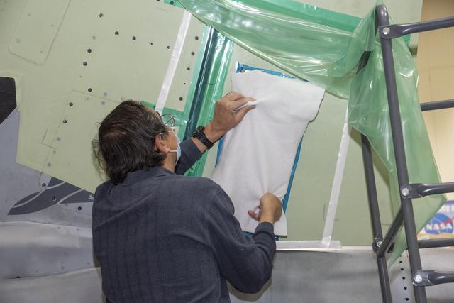 NASA image: Title: NAVAIR F/A-18E Undergoes Loads Testing at NASA Armstrong