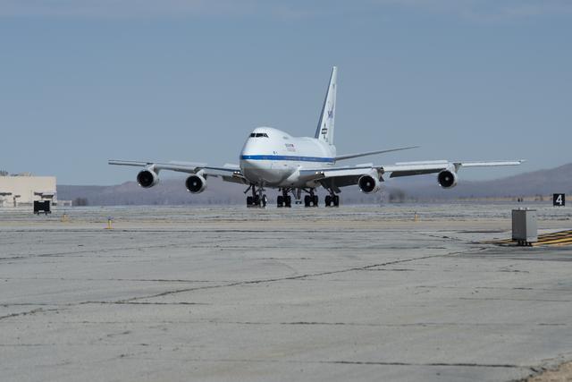 NASA image: SOFIA Returns to NASA's Armstrong Flight Research Center Building 703