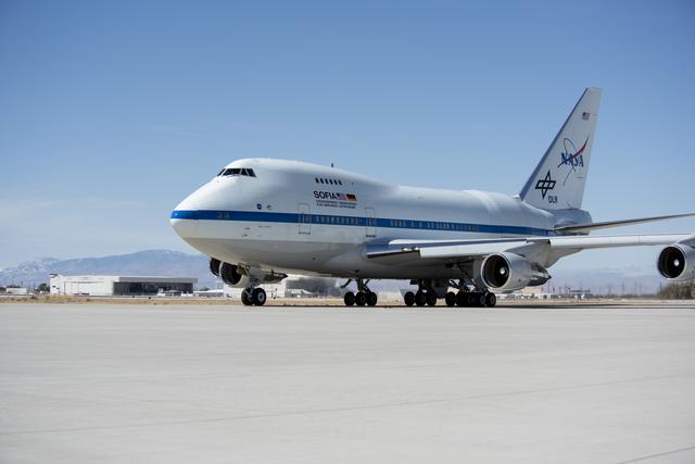NASA image: SOFIA Returns to NASA's Armstrong Flight Research Center Building 703