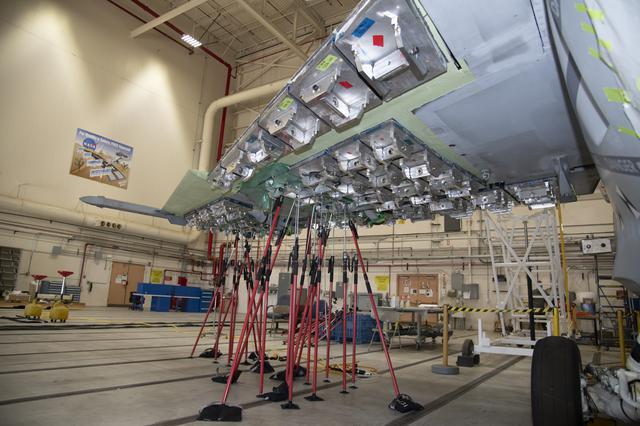 NASA image: Title: NAVAIR F/A-18E Undergoes Loads Testing at NASA Armstrong