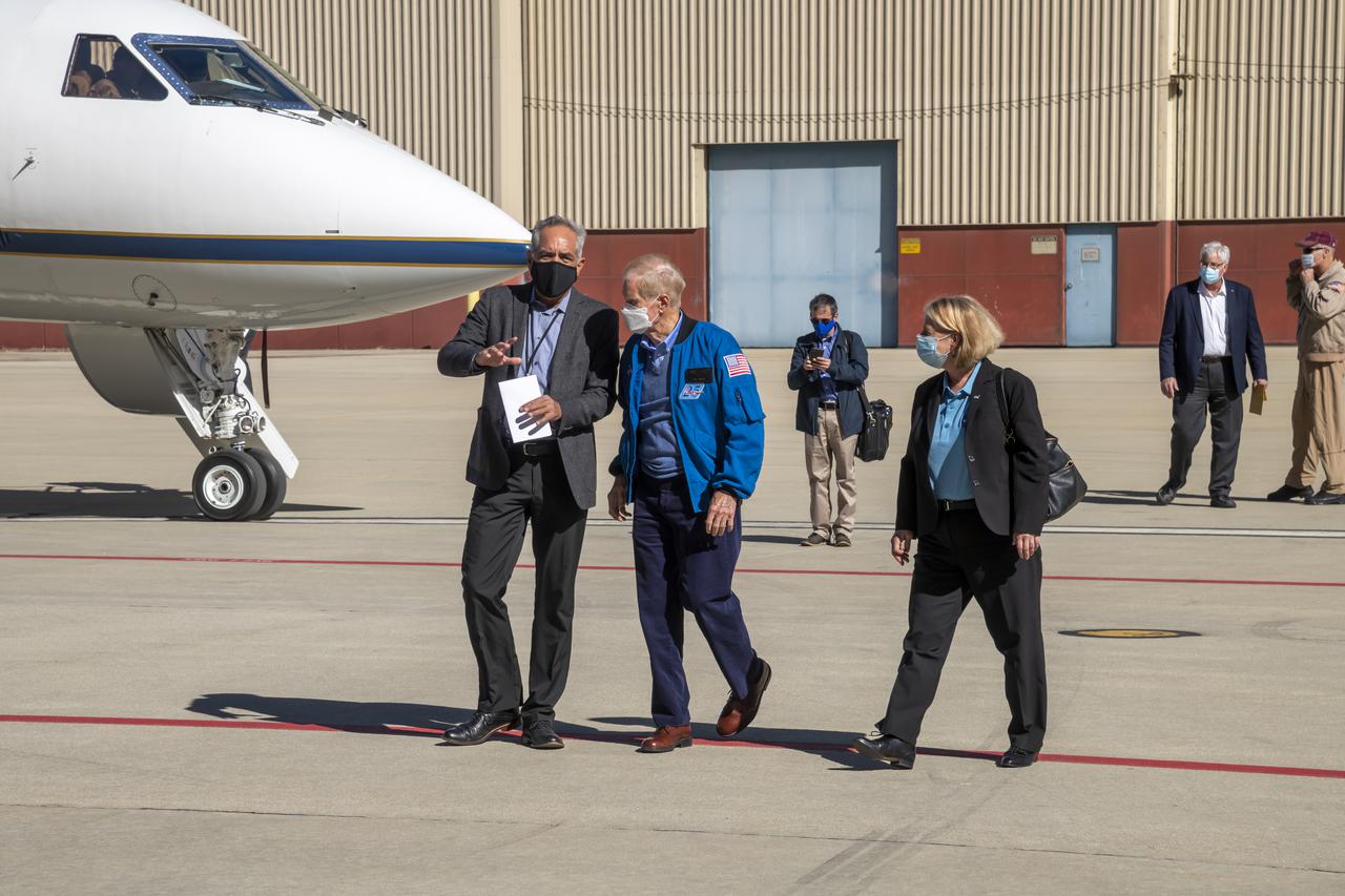 NASA Administrator Bill Nelson and NASA Deputy Administrator Pam Melroy land at the U.S. Air Force Base Plant 42 in Palmdale, California, near Building 703 on Oct. 12. That building is part of NASA’s Armstrong Flight Research Center in Edwards, California. NASA Armstrong Center Director David McBride, at left, talks to Nelson and Melroy as they begin a tour.