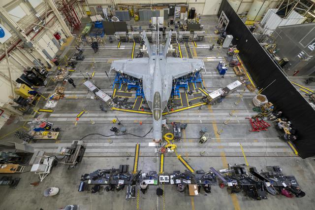 NASA image: NAVAIR F/A-18EÂ Undergoes Loads Testing at NASA Armstrong