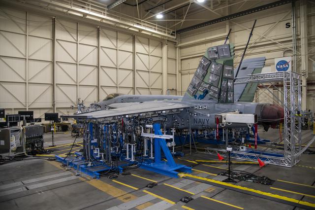 NASA image: NAVAIR F/A-18E Undergoes Loads Testing at NASA Armstrong