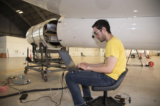 NASA image: ER-2 N806NA ALOFT Deployment