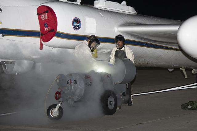 NASA image: ER-2 N806NA ALOFT Deployment