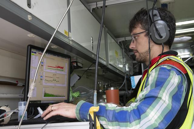 NASA image: NASA’s DC-8 aircraft tracks fuel in ecoDemonstrator 2023 project with Boeing, partners