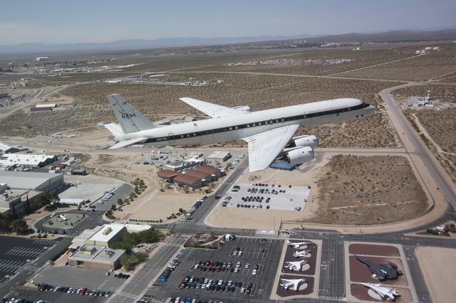 NASA image: NASA Bids Farewell to DC-8