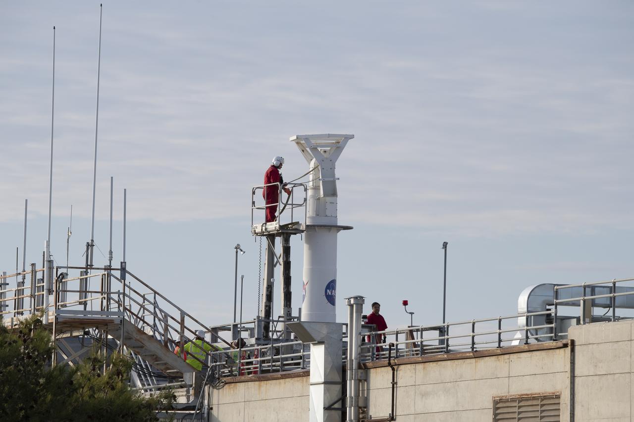 A cable is secured on a rooftop pedestal located on Building 4800 at NASA’s Armstrong Flight Research Center in Edwards, California, on Oct. 4, 2024. The pedestal, which was prepared for a helicopter lift to remove it from the roof, was used since the 1950s until 2015 to enable different telemetry dishes to collect data from research aircraft.