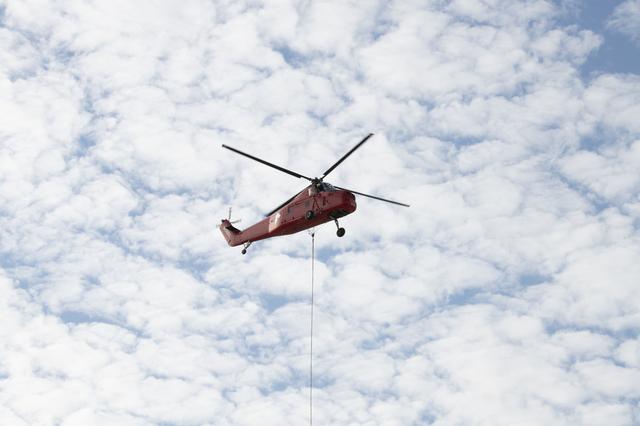 NASA image: Helicopter Removes Historic Rooftop Pedestal