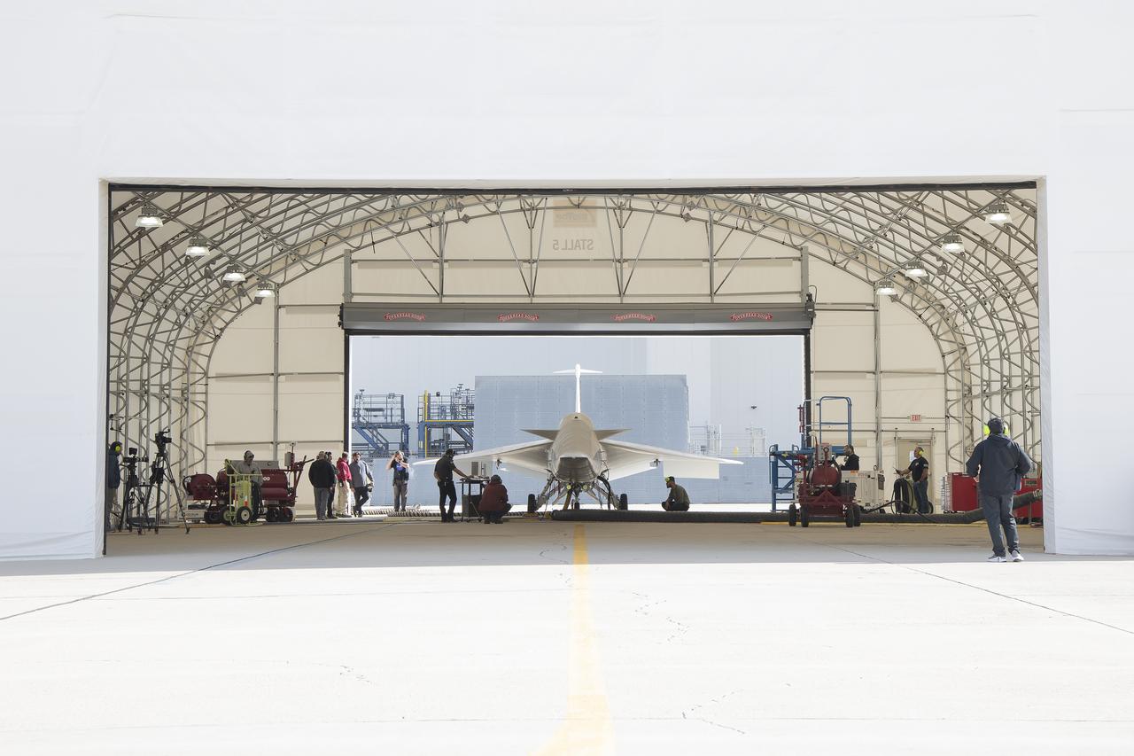 NASA’s X-59 quiet supersonic research aircraft sits in its run stall at Lockheed Martin’s Skunk Works facility in Palmdale, California, prior to its first engine run. Engine runs are part of a series of integrated ground tests needed to ensure safe flight and successful achievement of mission goals. The X-59 is the centerpiece of NASA’s Quesst mission, which seeks to solve one of the major barriers to supersonic flight over land by making sonic booms quieter.