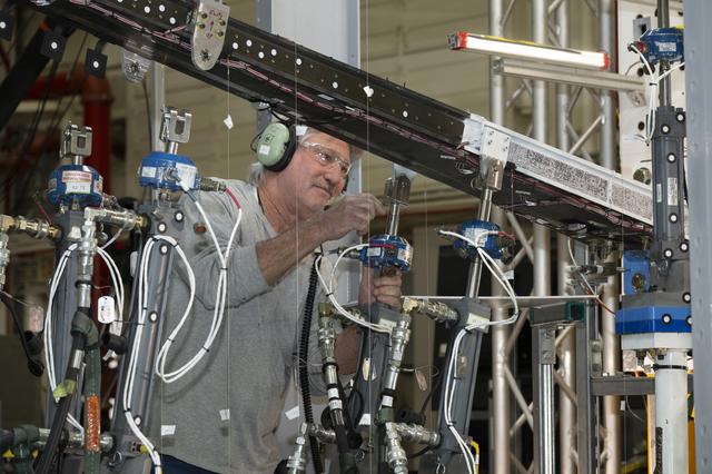 NASA Pushes Wing Design to Find Its Structural Limits