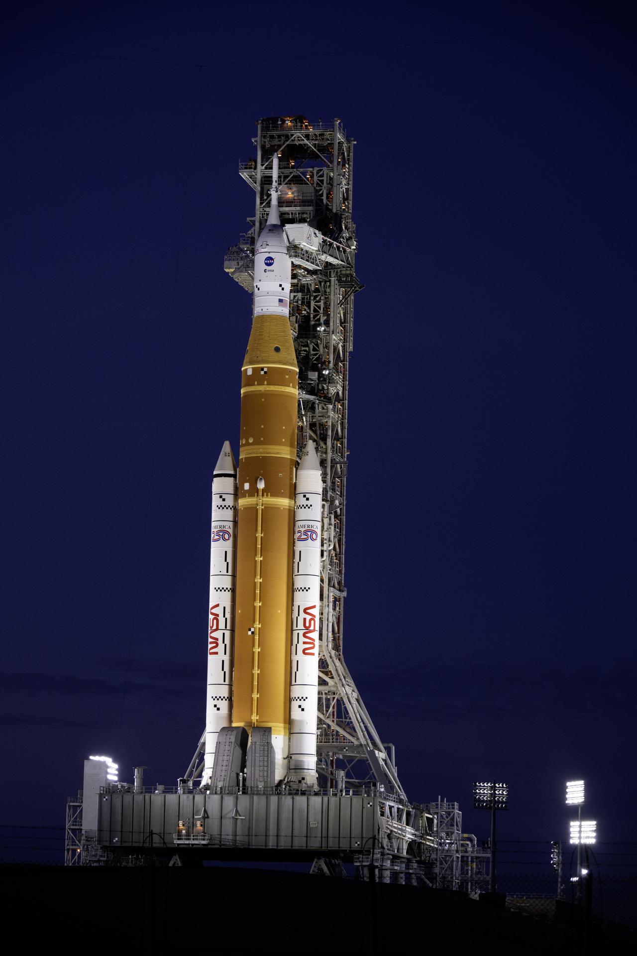 Spotlights illuminate NASA’s Artemis II SLS (Space Launch System) rocket with the Orion spacecraft atop a mobile launcher at Launch Complex 39B at NASA’s Kennedy Space Center in Florida on Thursday, Jan. 29, 2026. The Artemis II test flight will take Commander Reid Wiseman, Pilot Victor Glover, and Mission Specialist Christina Koch from NASA, and Mission Specialist Jeremy Hansen from the CSA (Canadian Space Agency), around the Moon and back to Earth.