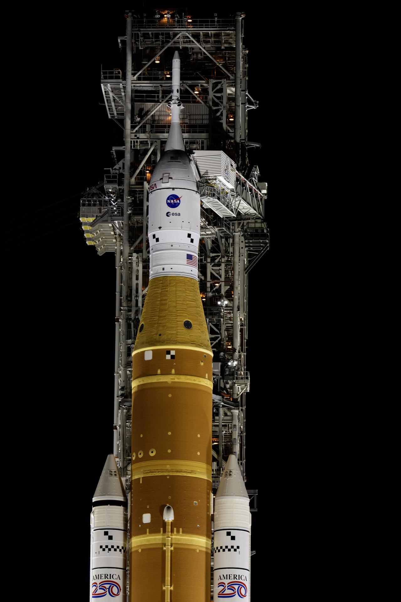 Spotlights illuminate NASA’s Artemis II SLS (Space Launch System) rocket with the Orion spacecraft atop a mobile launcher at Launch Complex 39B at NASA’s Kennedy Space Center in Florida on Thursday, Jan. 29, 2026. The Artemis II test flight will take Commander Reid Wiseman, Pilot Victor Glover, and Mission Specialist Christina Koch from NASA, and Mission Specialist Jeremy Hansen from the CSA (Canadian Space Agency), around the Moon and back to Earth.