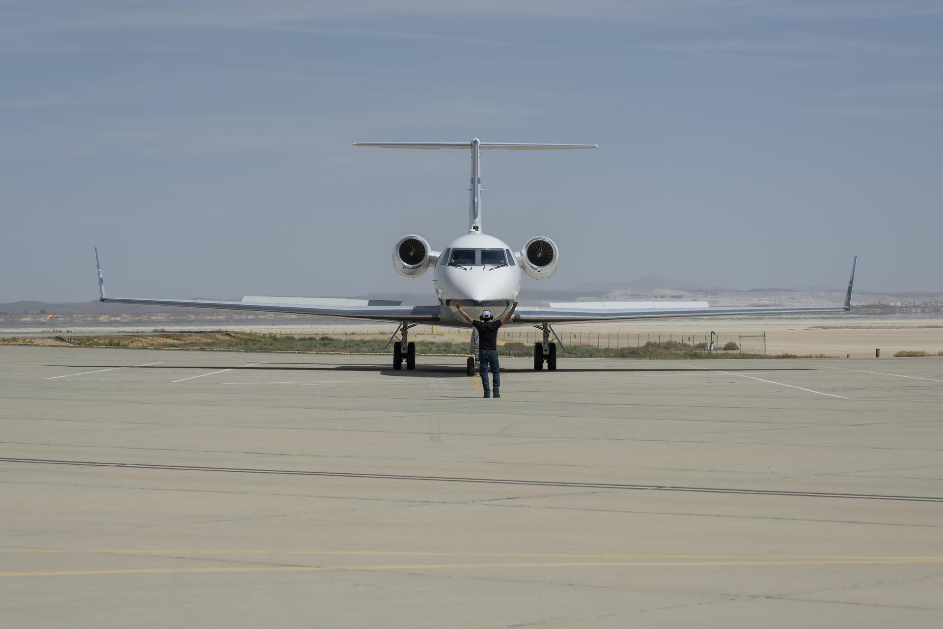 Manny Rodriguez, Gulfstream G-III crew chief, completes flight control checks with the pilots on Friday, March 27, 2026, at NASA’s Armstrong Flight Research Center in Edwards, California. The G-III will join other NASA aircraft to capture imagery of the Orion spacecraft’s heat shield during Artemis II reentry. The mission is part of NASA’s Scientifically Calibrated In-Flight Imagery (SCIFLI) project, based at NASA’s Langley Research Center in Hampton, Virginia.