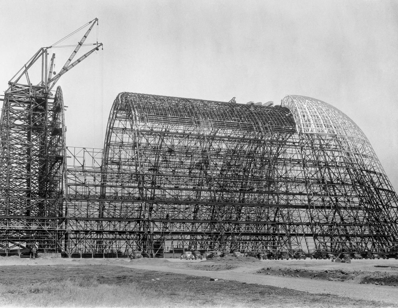 Navy Naval Air Station Moffett Field Public works Serial 1514 - Contract NOy-5604, Earl W. Heple & J.H. Pomeroy contractors Hangar 2  'Contruction of Arch'