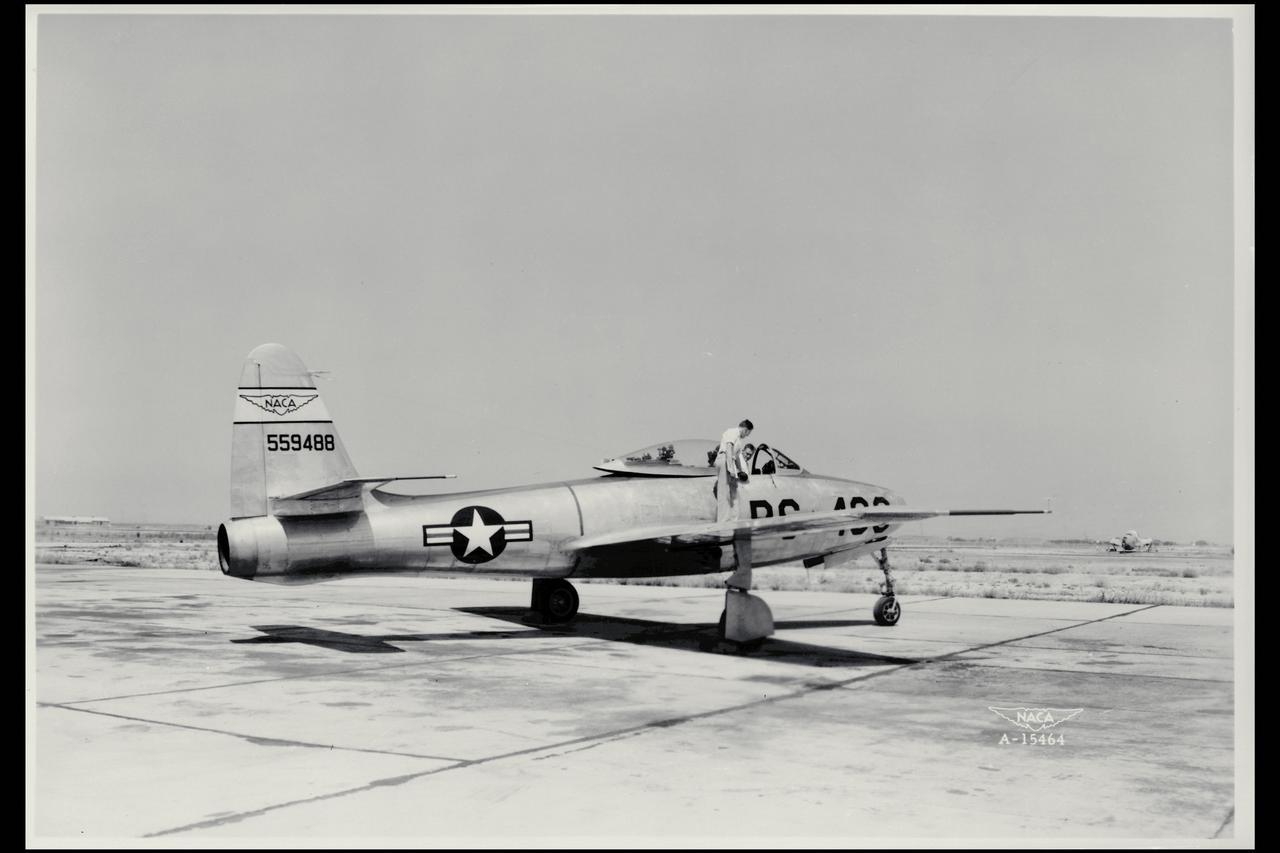 Aileron control; EYF-84 (No. 559488) airplane, differential pressure. The P-84A had a climbing tendency starting at March 0.78.